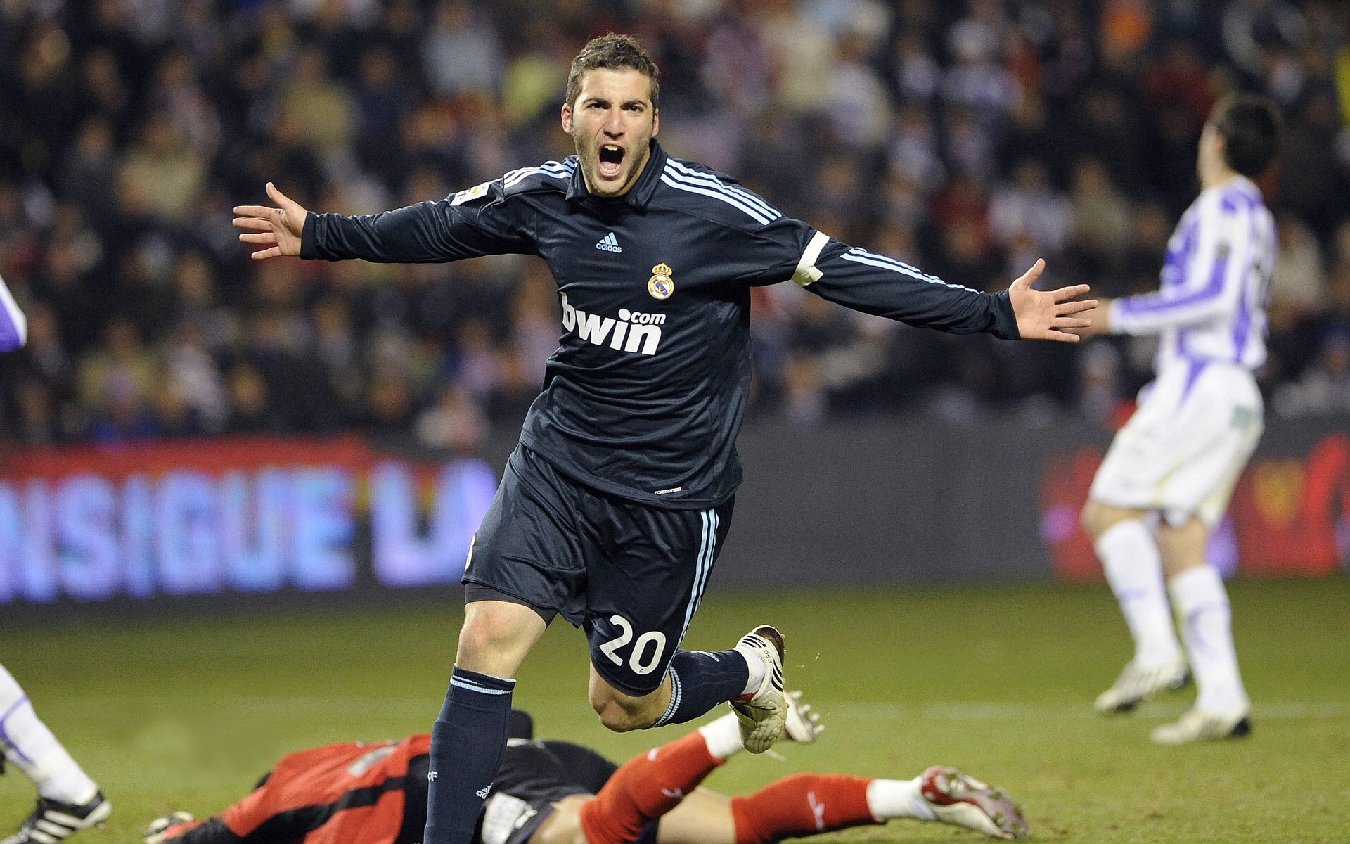 意甲超级强攻：强力射门点燃全场激情，意甲射门榜